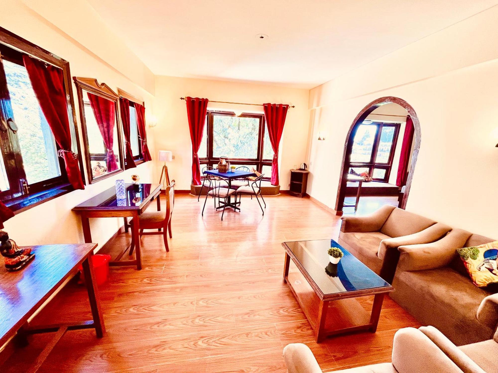 Sagar Resort !! Mountain View ! Luxury Stay ! Family Resort ! Private Parking ! Near Mall Road Manāli Eksteriør billede