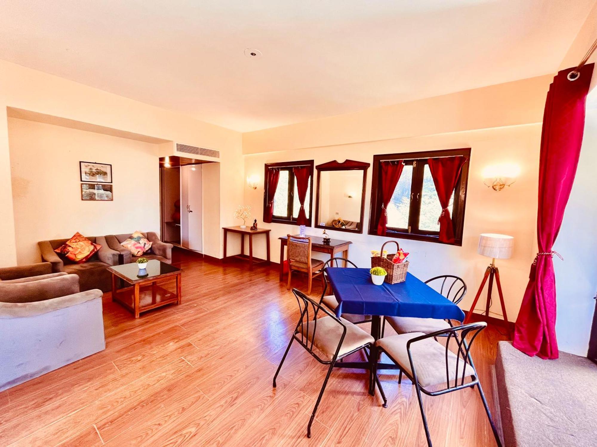 Sagar Resort !! Mountain View ! Luxury Stay ! Family Resort ! Private Parking ! Near Mall Road Manāli Eksteriør billede