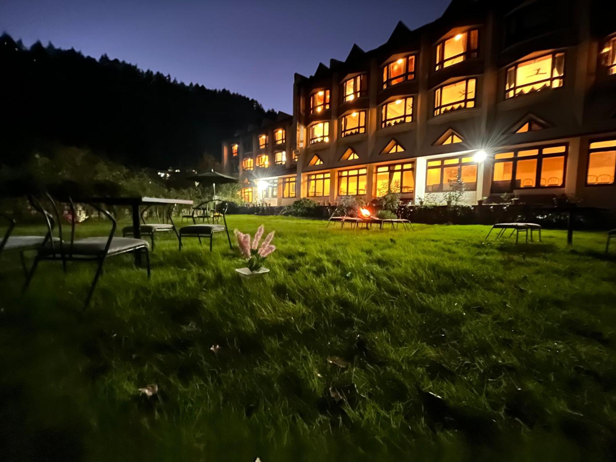 Sagar Resort !! Mountain View ! Luxury Stay ! Family Resort ! Private Parking ! Near Mall Road Manāli Eksteriør billede